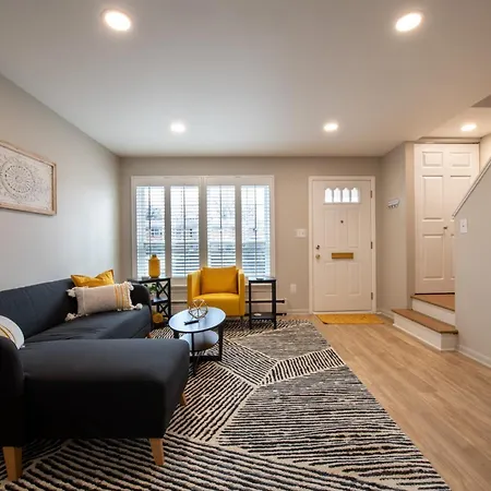 Cozy Condo In The Heart Of Royal Oak